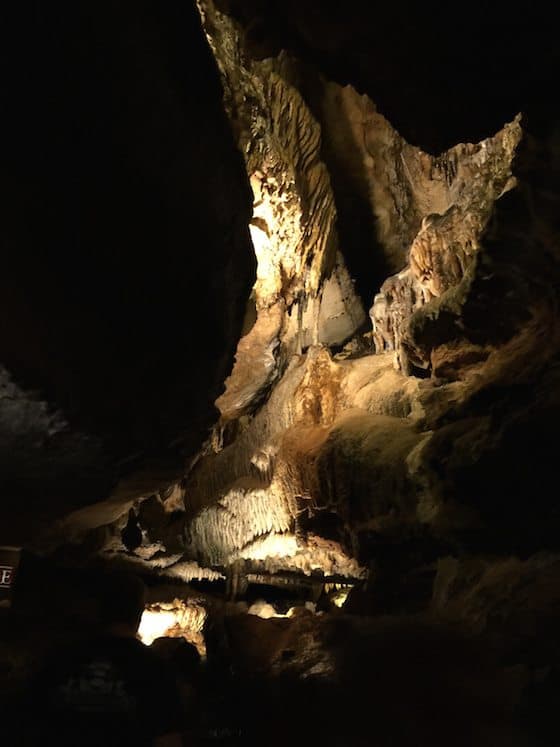 rf2See An Amazing & Beautiful Waterfall In A Cave At Ruby Falls In Chattanooga, Tennessee