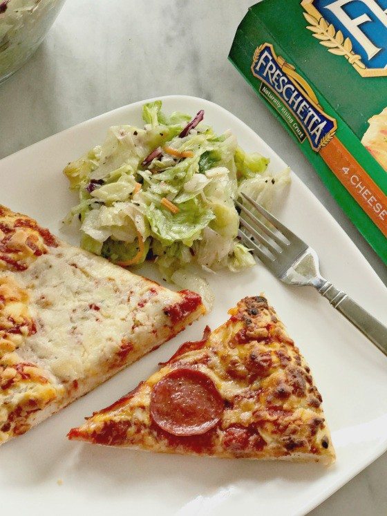 Quick and Easy Pizza And Salad For Busy Nights #FreschettaFresh #CollectiveBias