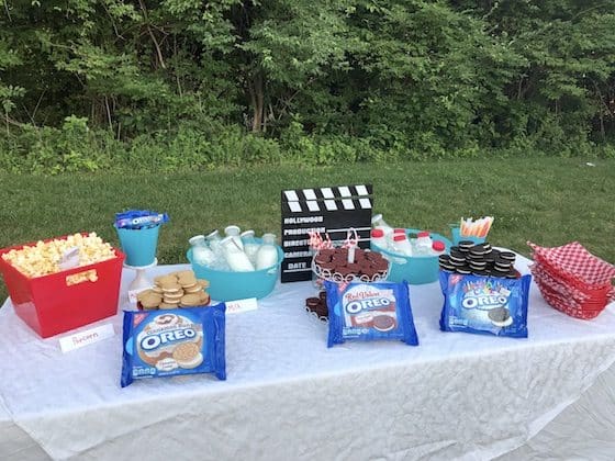 How To Plan The Perfect Outdoor Movie Night #EnterTheWonderVault