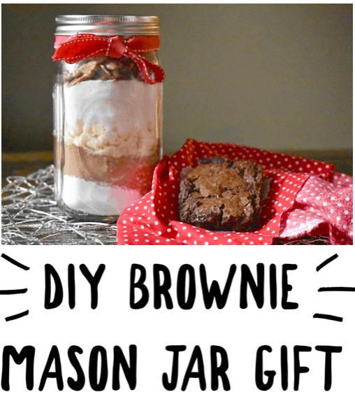 Everyone loves a homemade gift! Check out this DIY Brownie Mason Jar Gift With Free Printable Gift Tag. It's a delicious gift!