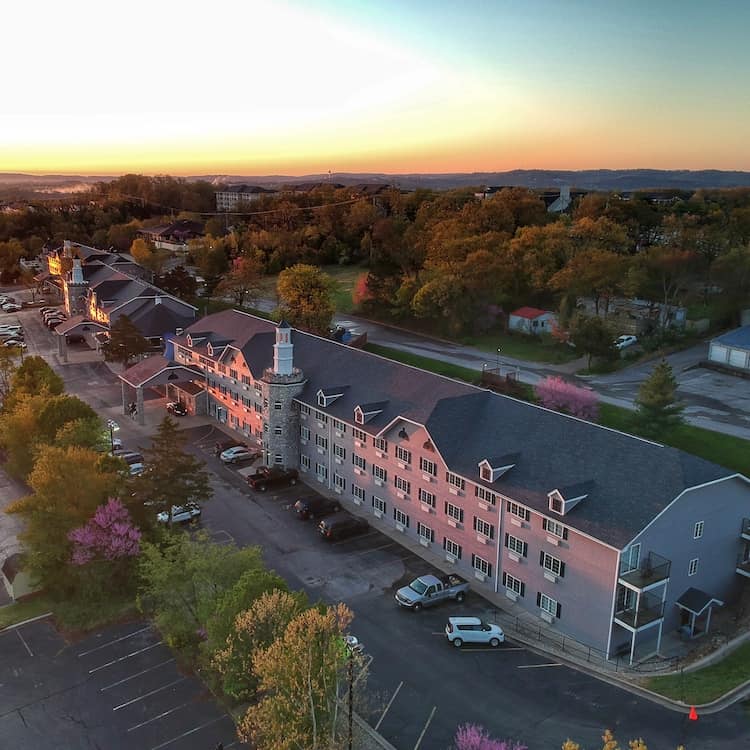 Hotels In Branson - Stay At The Stone Castle Hotel Conference Center