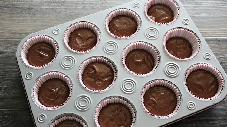 Make this Snickers Cupcake recipe for a Halloween party or for someone that really loves Snickers Bars. Who doesn't love a good cupcake!