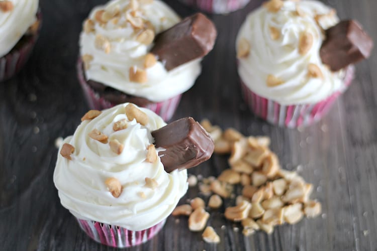 This Snickers Cupcake recipe is exactly what you need if you have leftover Halloween candy. It's easy to make and so delicious! 