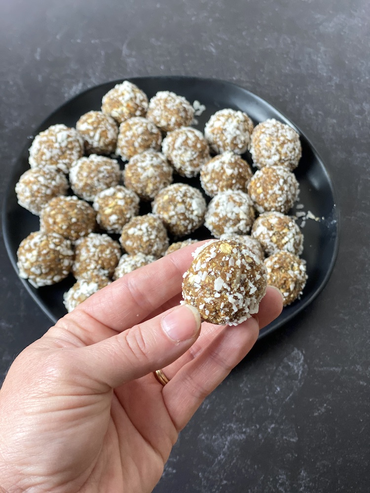 Learn how you can make these healthy 7-ingredient energy balls with Dates. It's a no-bake recipe can throw it together in about 10 minutes! 