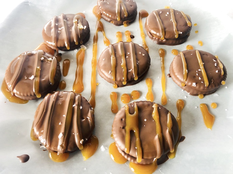 This Ritz Cracker Cookie is a simple, no-bake, kid-friendly cookie recipe!  With chocolate, peanut butter and carmel! 