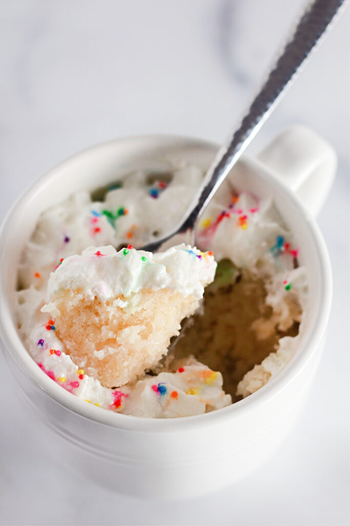 3-Minute mug cake recipe vanilla
 -  This vanilla mug cake recipe is the perfect treat when you need single serving dessert! Mix the ingredients and enjoy in just 3 minutes. 