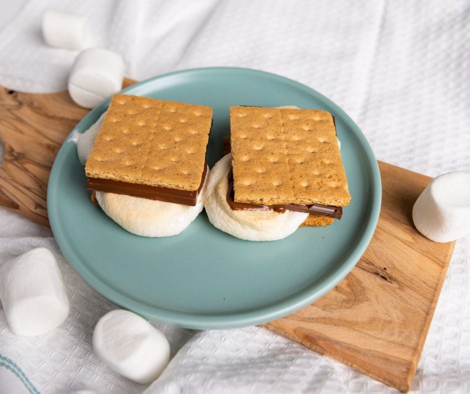 Make classic s’mores in minutes with this quick & easy Air Fryer S’mores recipe—no campfire needed! Gooey, chocolatey, ready in just 5 minutes.