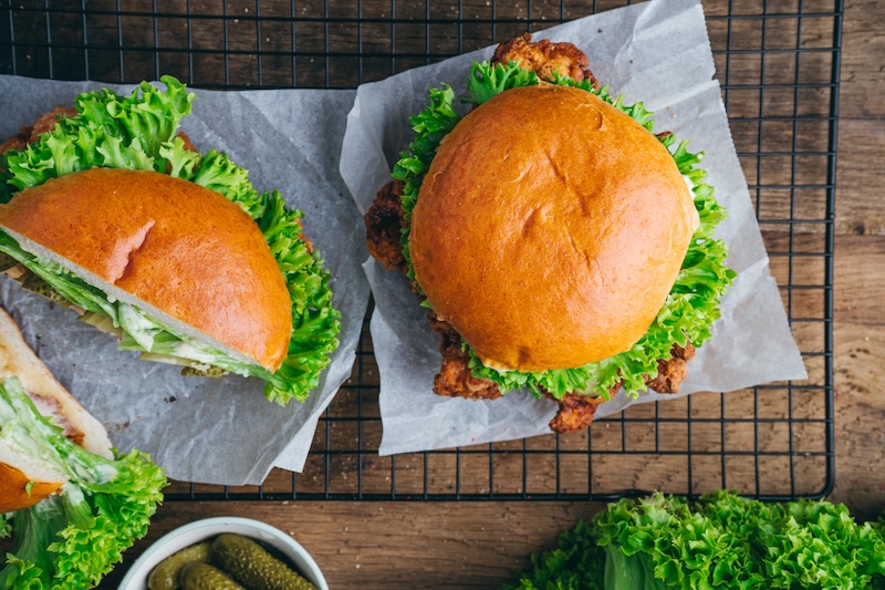 Learn how to make this fried chicken sandwich recipe with garlic aioli, toasted brioche buns, and crave-worthy crunch—perfect for lunch, dinner,
