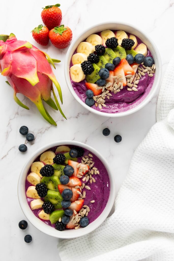 Whip up this easy strawberry banana smoothie bowl—creamy, healthy, and loaded with fresh fruit, perfect for a quick and refreshing breakfast!