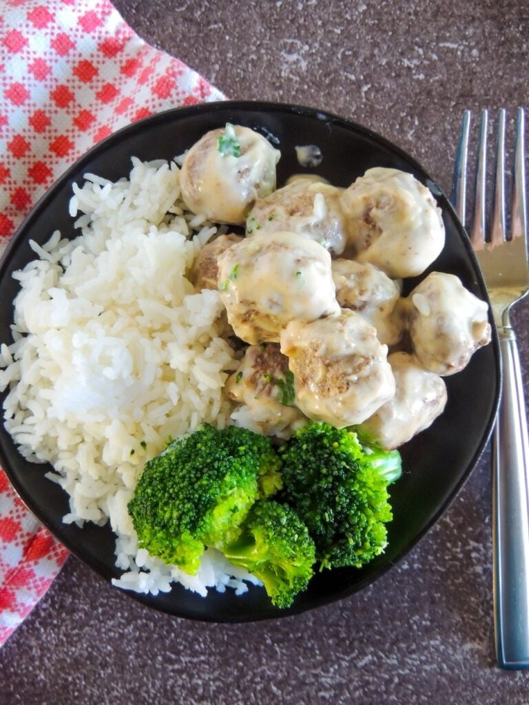 Easy Swedish Meatballs Recipe with Creamy Gravy