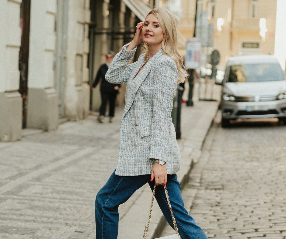 Traveling to a big city? Pack smart, simple, versatile staples and easy accessories to feel confident and stylish without overpacking.